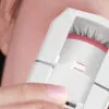Recourbe-cils chauffant – rouleau en silicone sur les cils