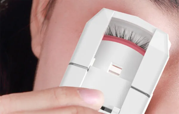 Recourbe-cils chauffant – rouleau en silicone sur les cils